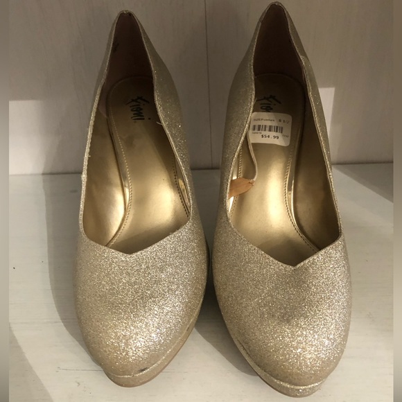 Sparkly Gold Heels - Picture 4 of 4